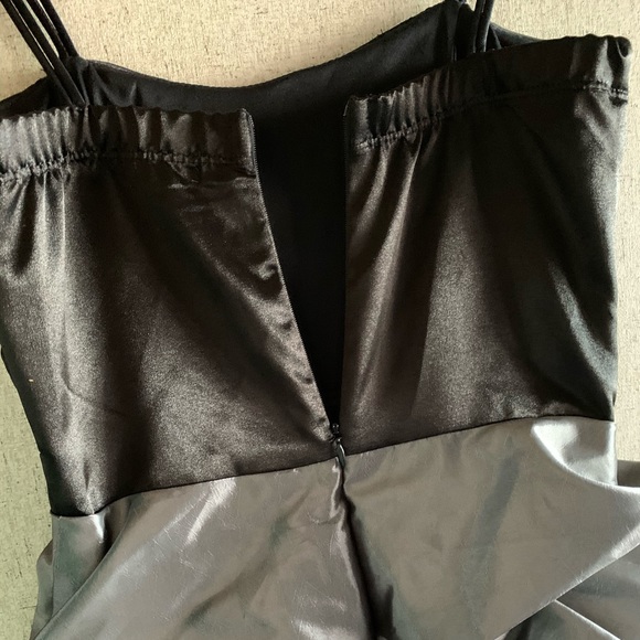 Dress - Picture 4 of 4